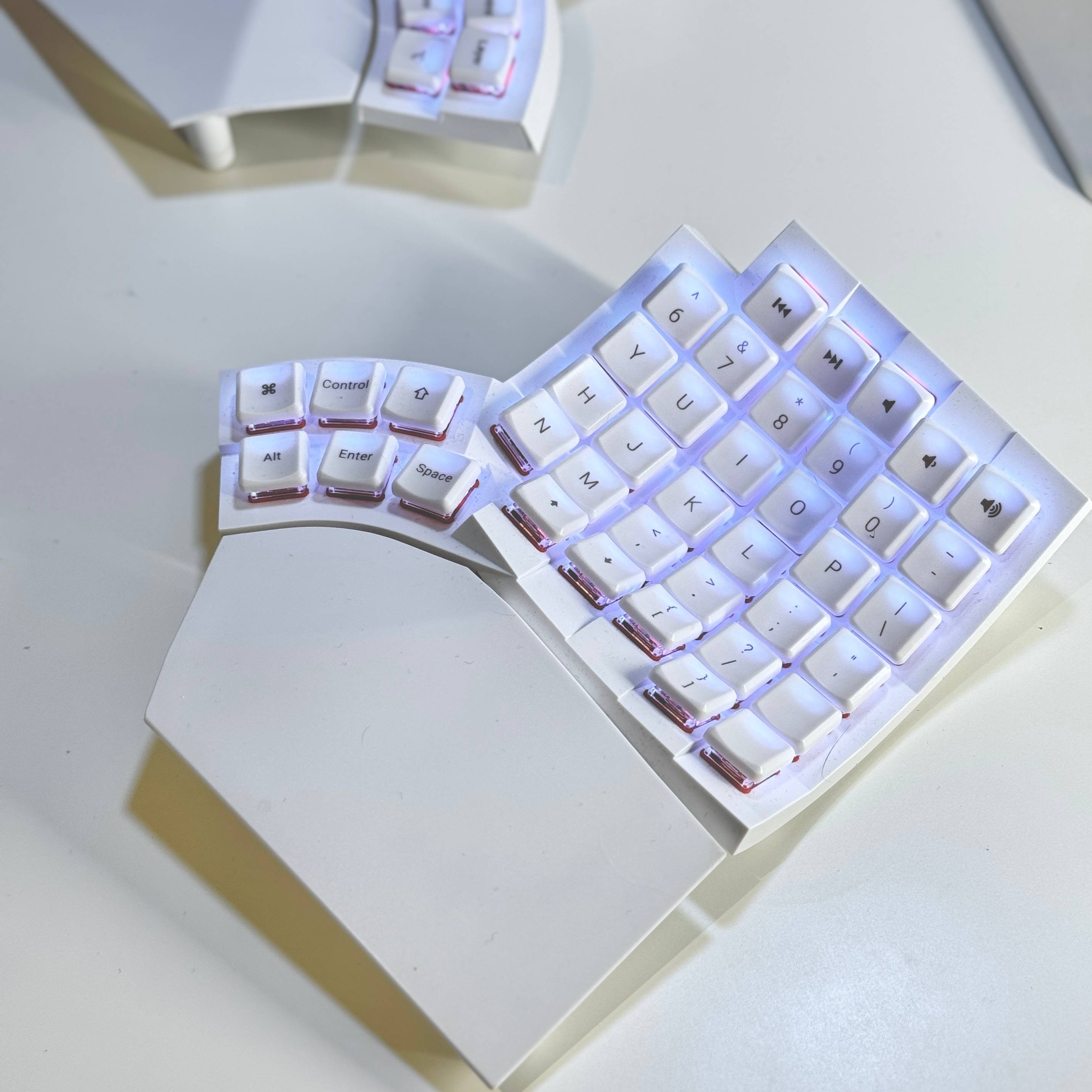 MoErgo Glove80 keyboard