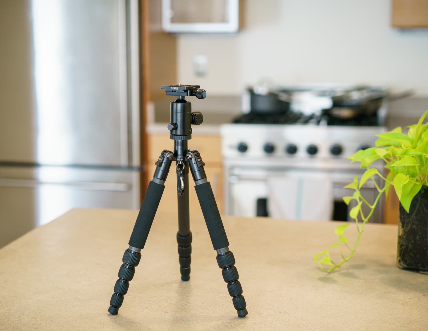 Sirui T-025x carbon fiber tripod