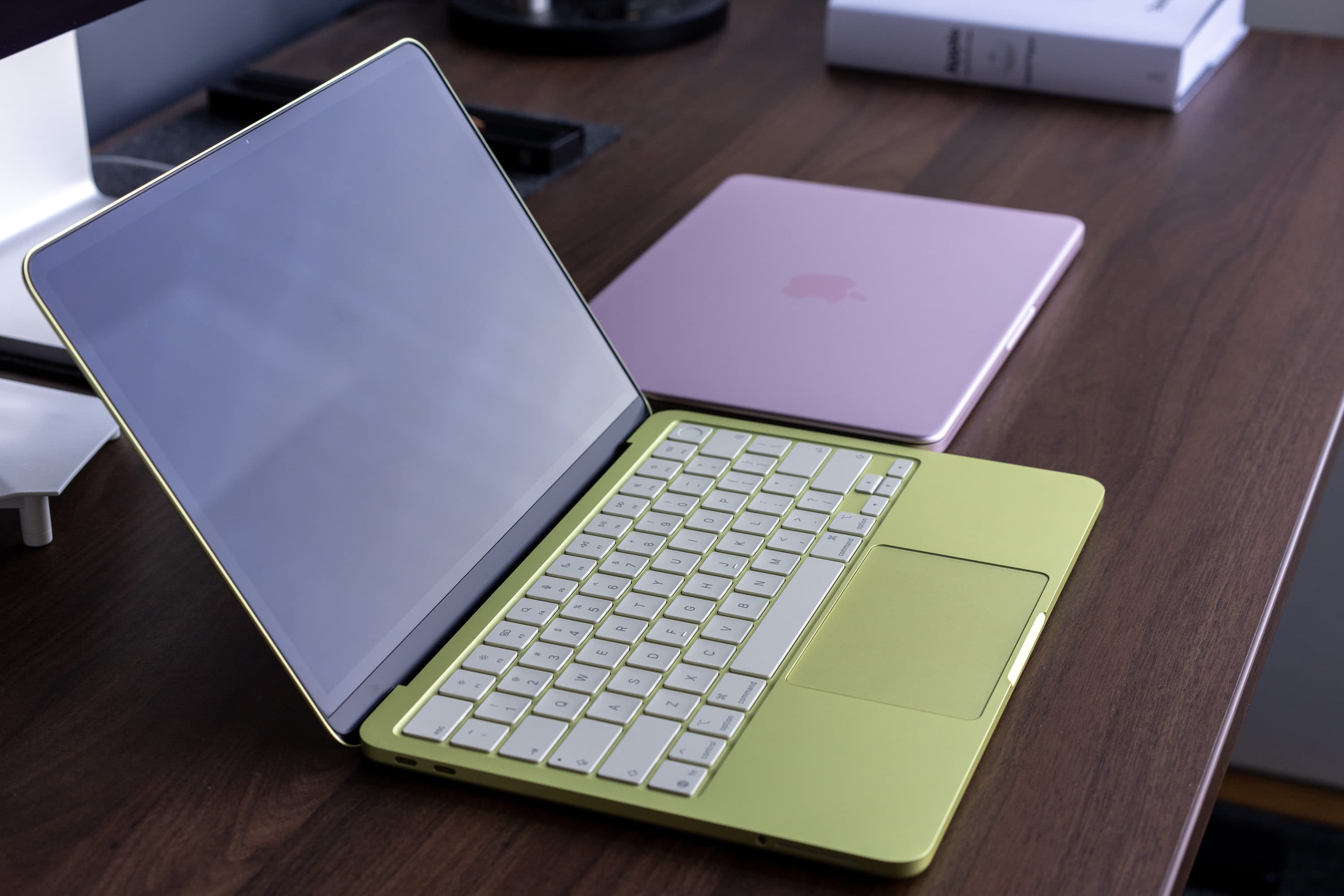 Macbook Neo in Citrus and Blush