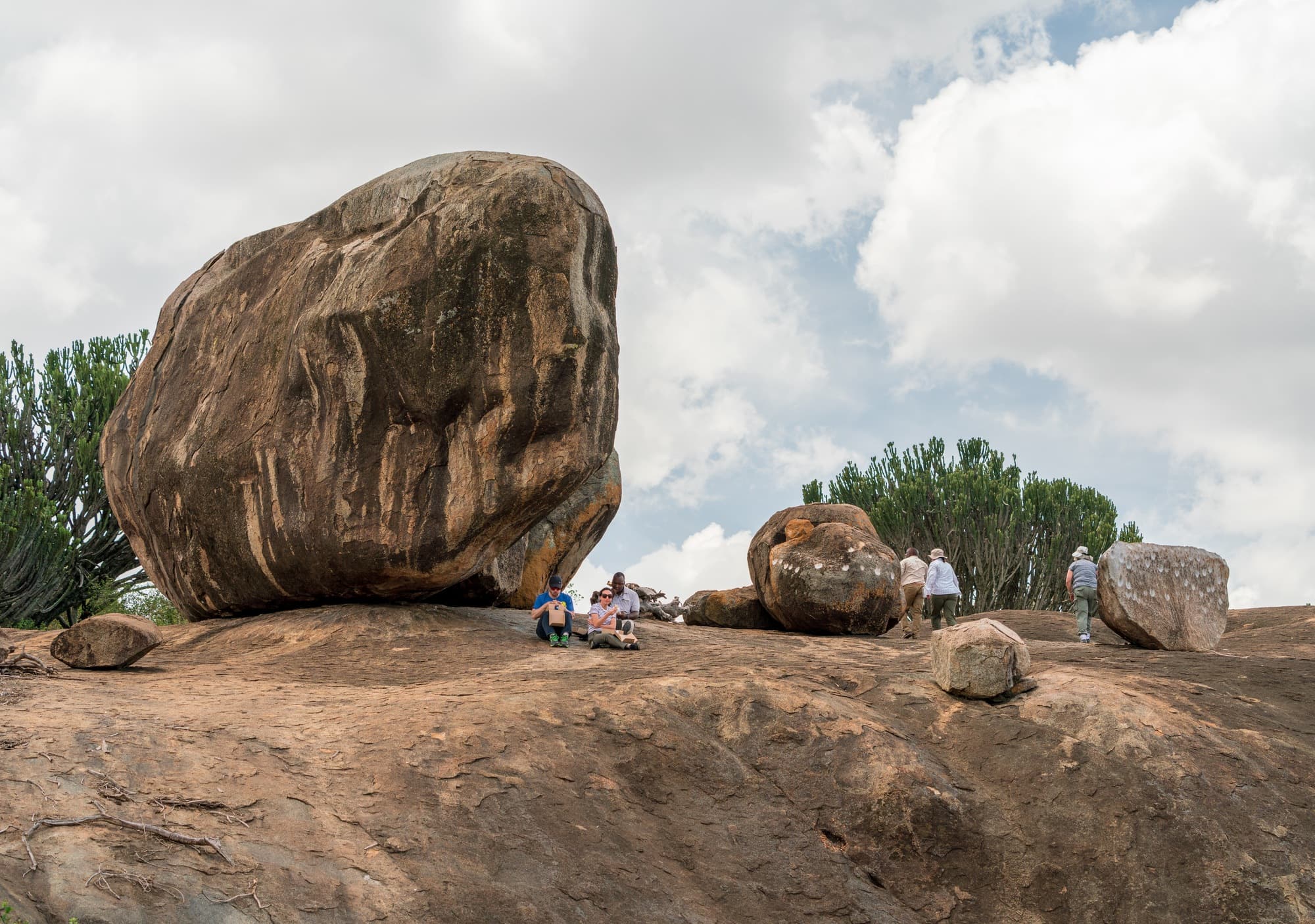 Gong rock at Moru Kopjes -- Gong rock seen on the right.