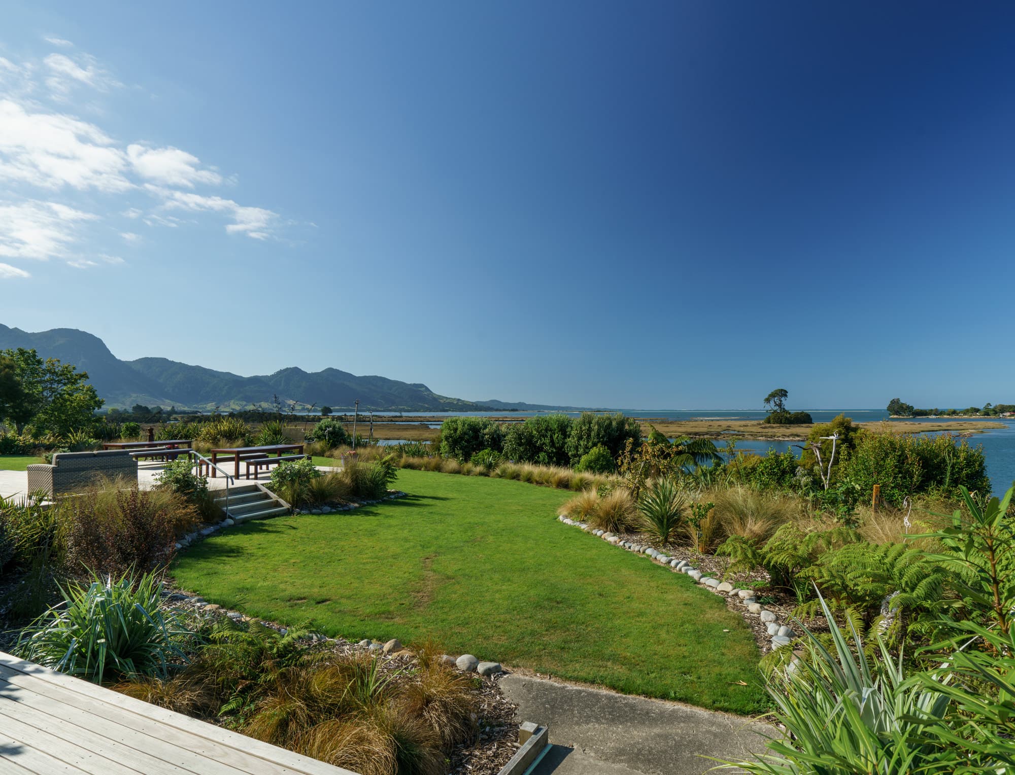 Nelson Lakes & Wharariki Beach photo copyright-paulstamatiou_com-DSC01833