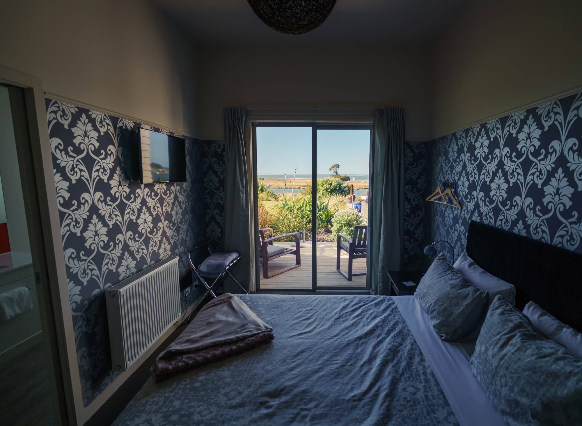 Nelson Lakes & Wharariki Beach photo copyright-paulstamatiou_com-DSC01834