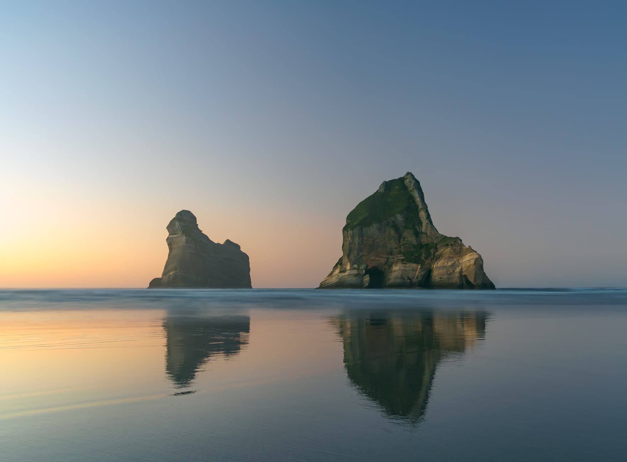 Nelson Lakes & Wharariki Beach photo copyright-paulstamatiou_com-DSC02121