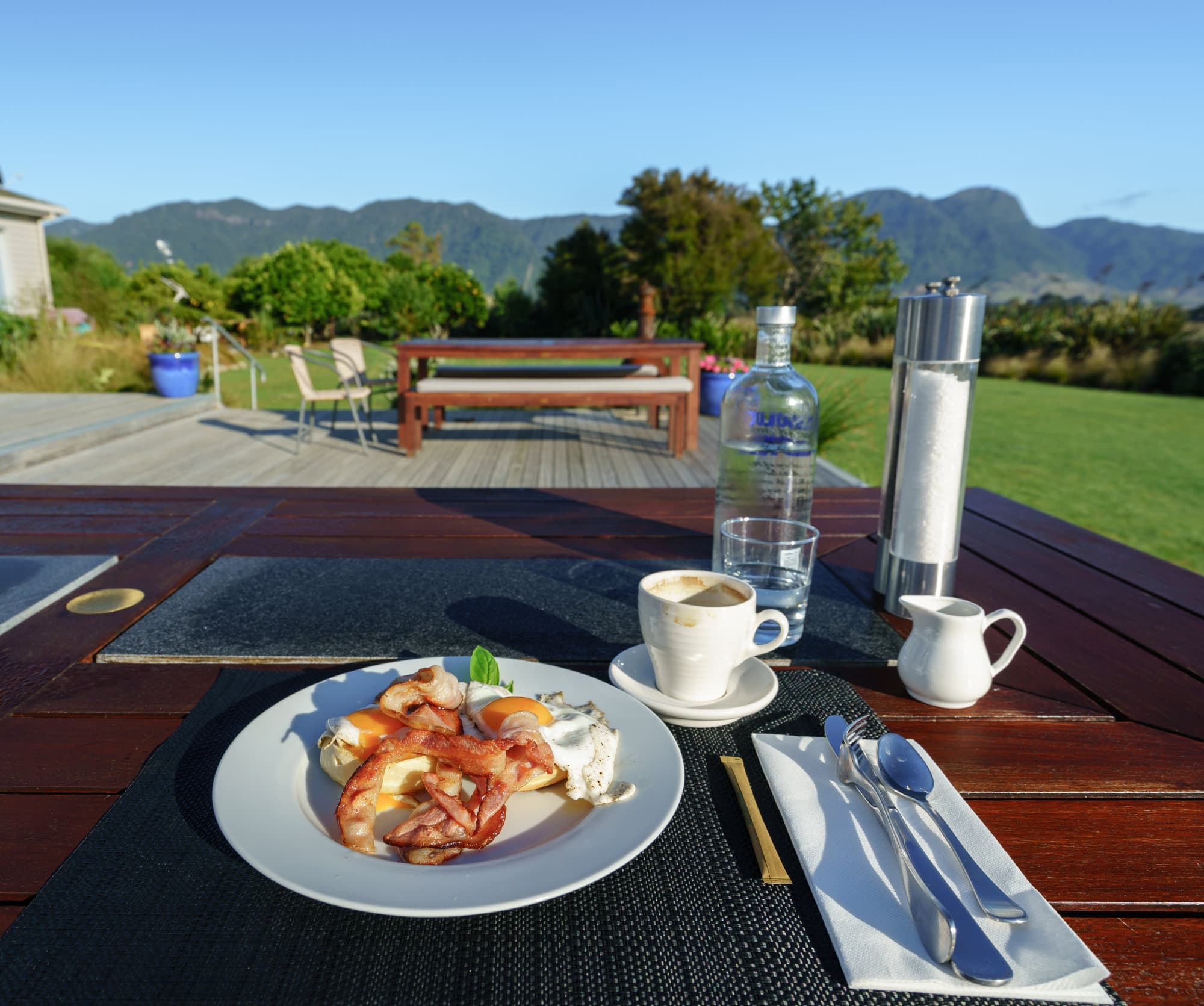 Nelson Lakes & Wharariki Beach photo copyright-paulstamatiou_com-DSC02151