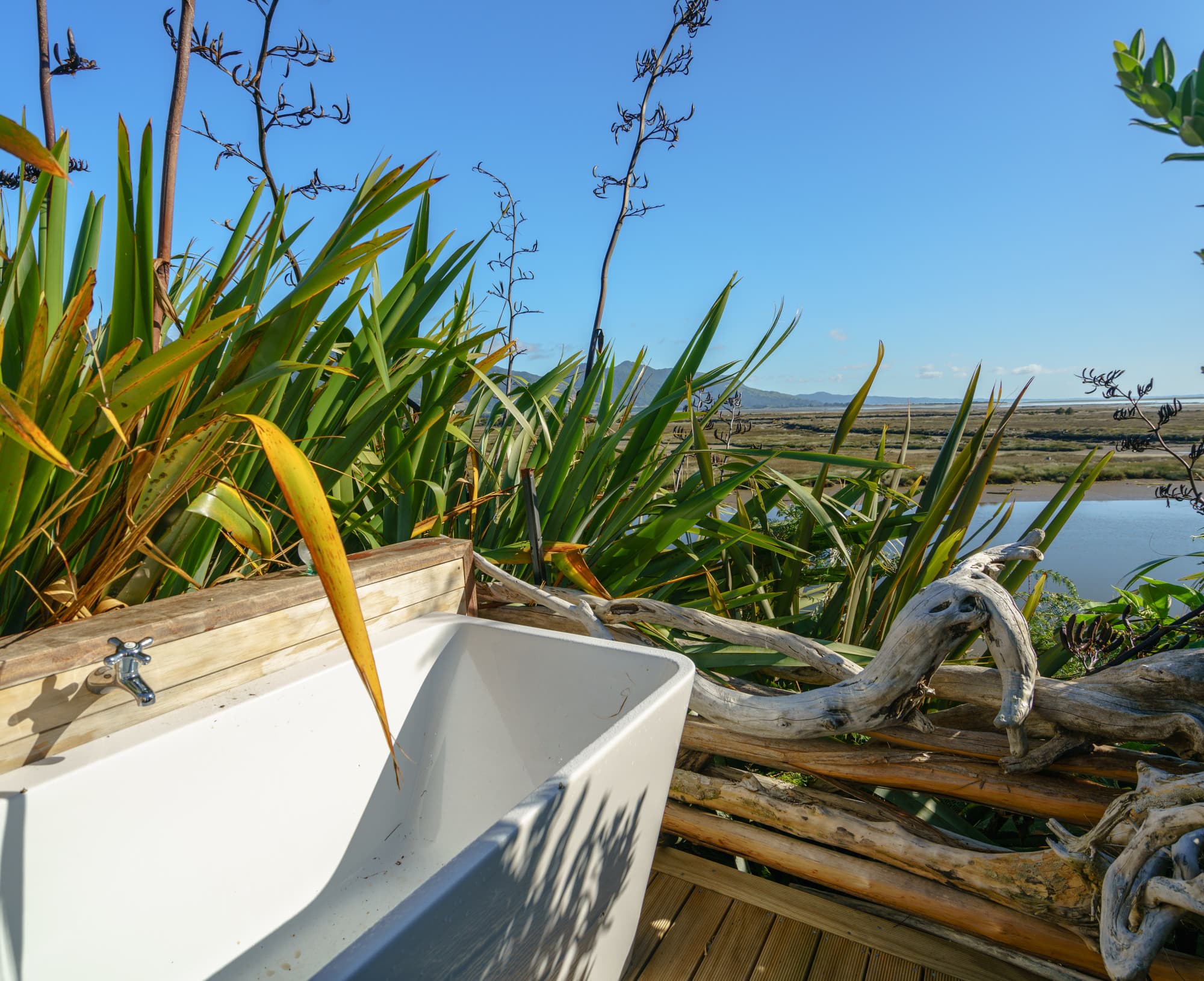 Nelson Lakes & Wharariki Beach photo copyright-paulstamatiou_com-DSC02163