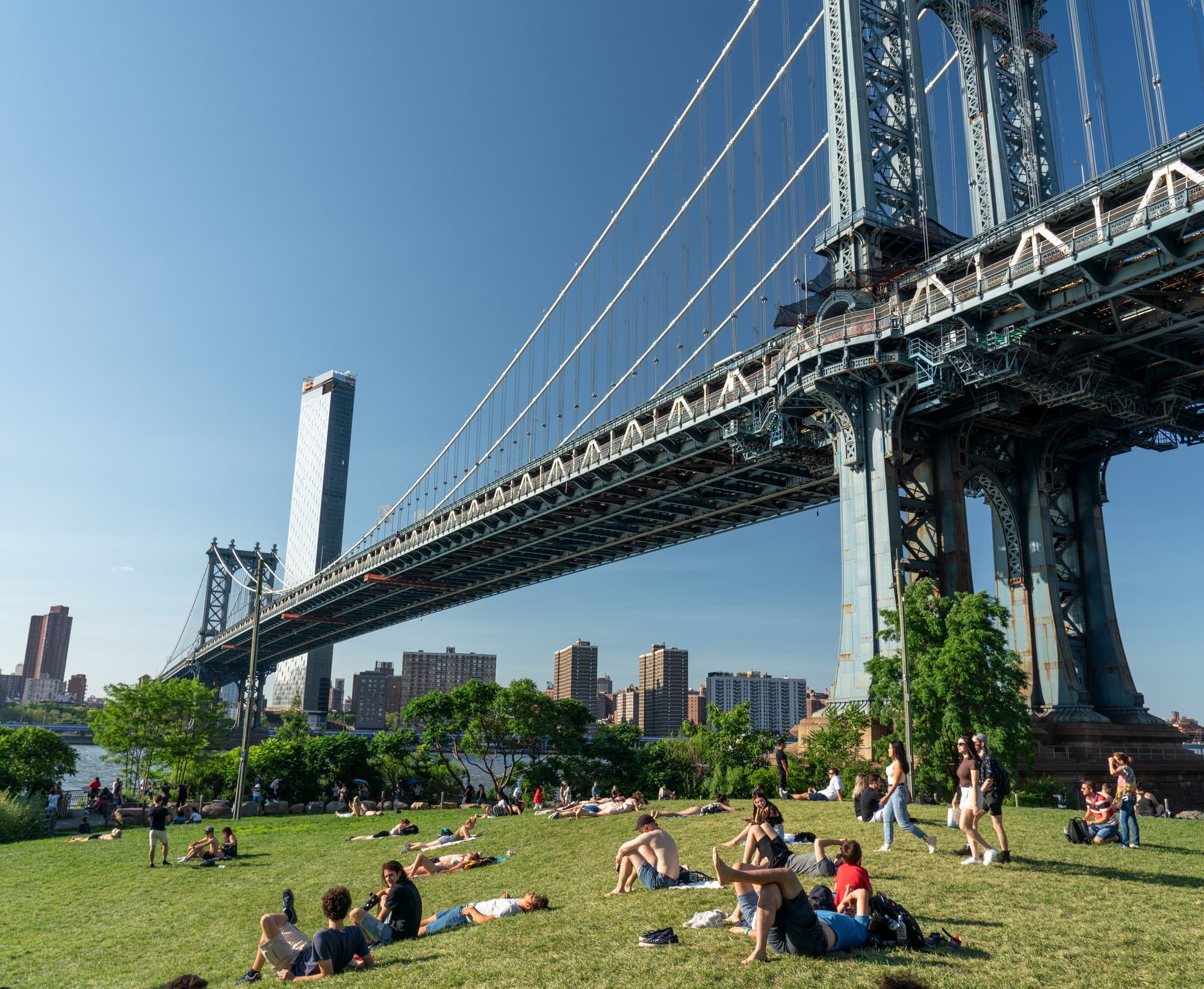 Main St Park and Manhattan Bridge